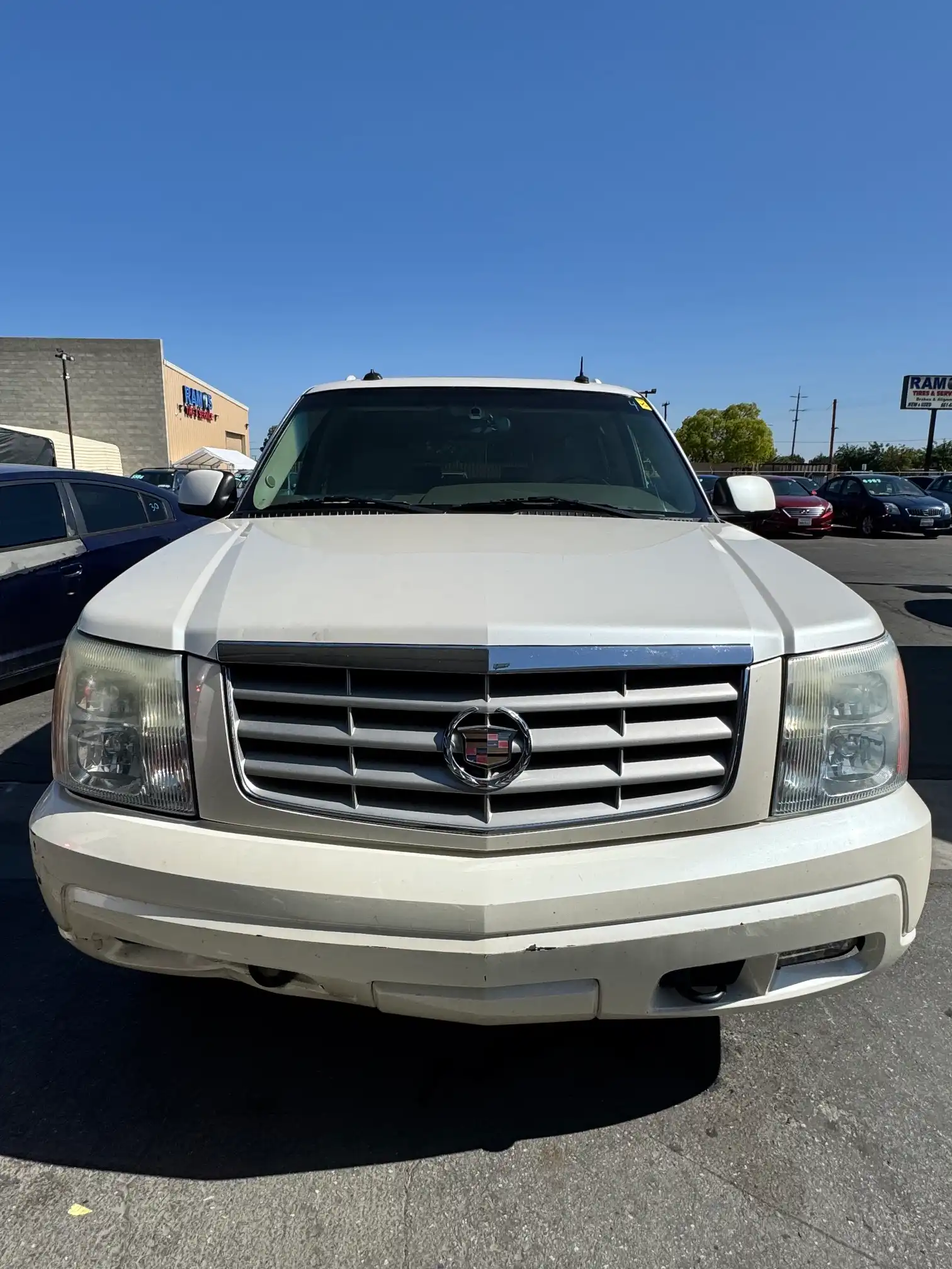 2003 Cadillac Escalade ESV Base's photo