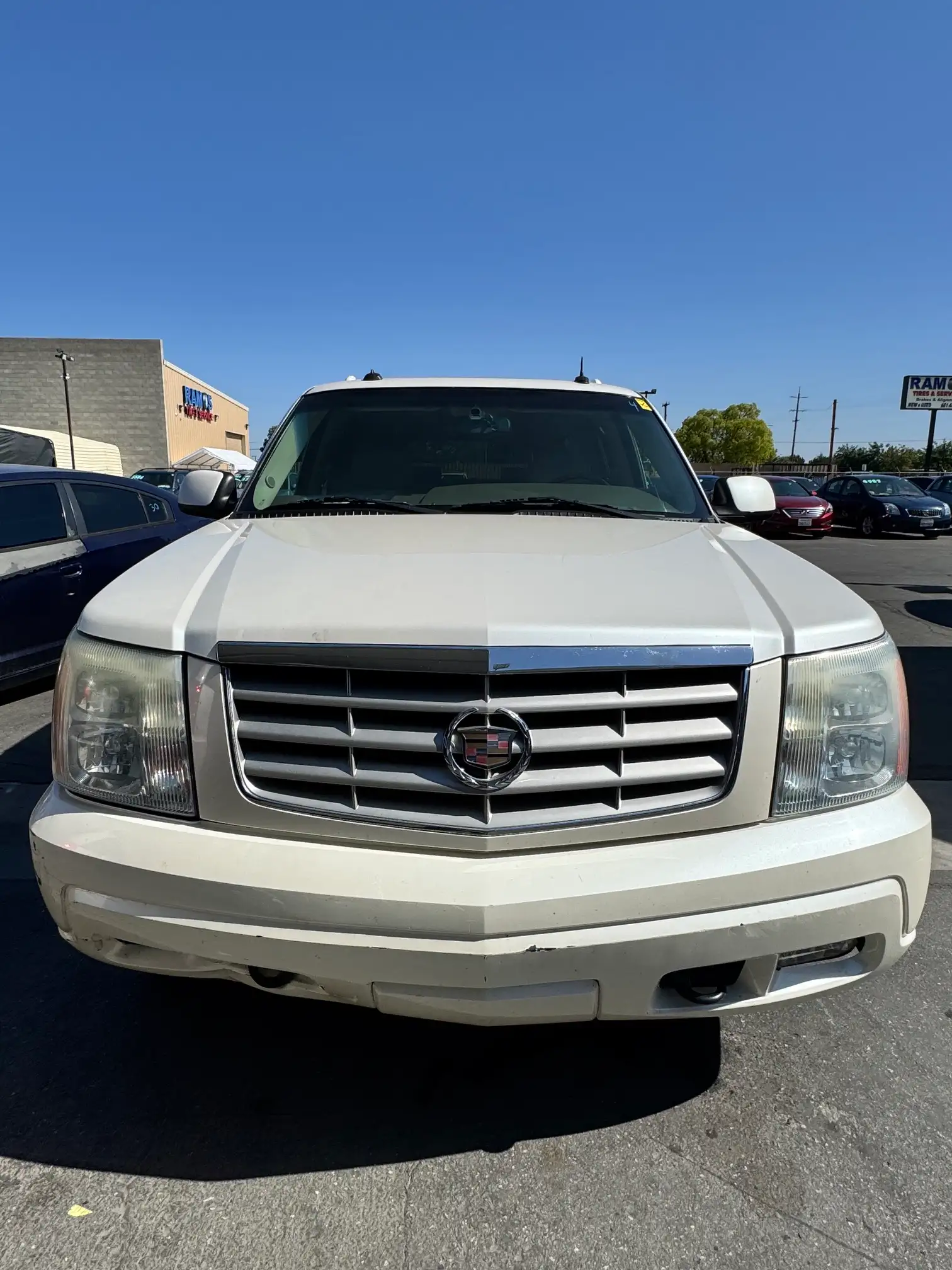 2003 Cadillac Escalade ESV Base's photo