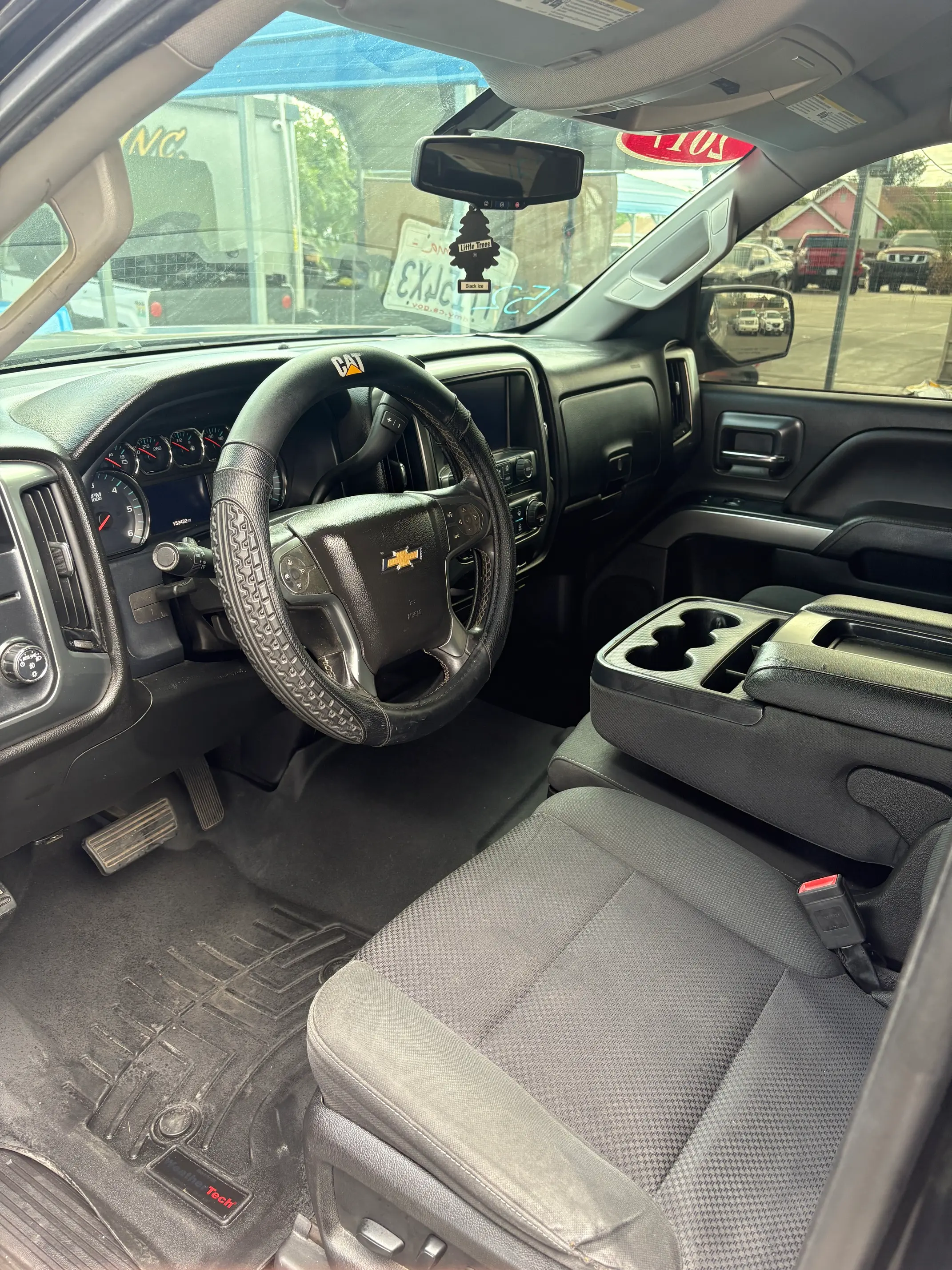 2017 Chevrolet Silverado 1500 LT Crew Cab Short Box photo 3