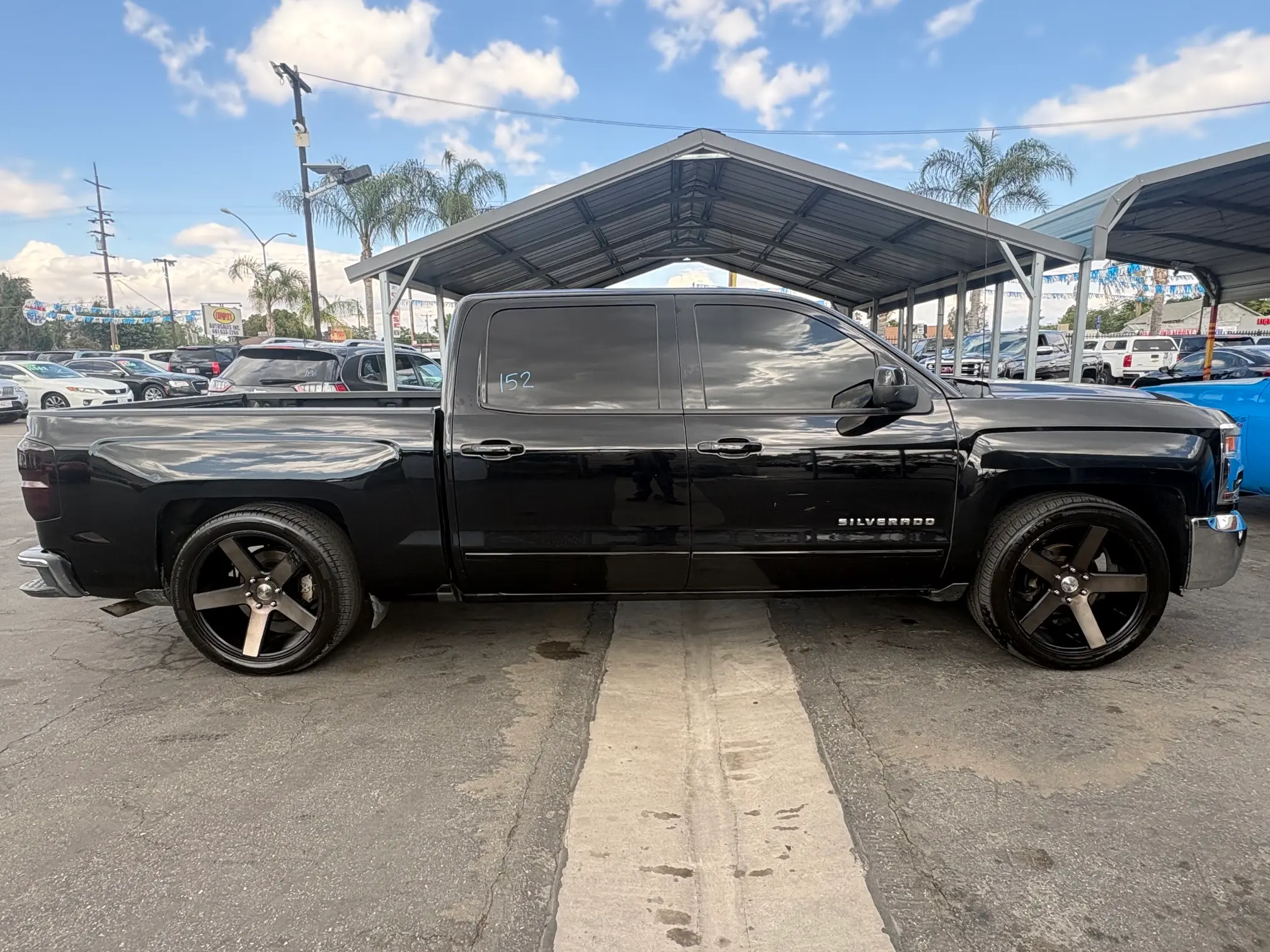 2017 Chevrolet Silverado 1500 LT Crew Cab Short Box photo 4