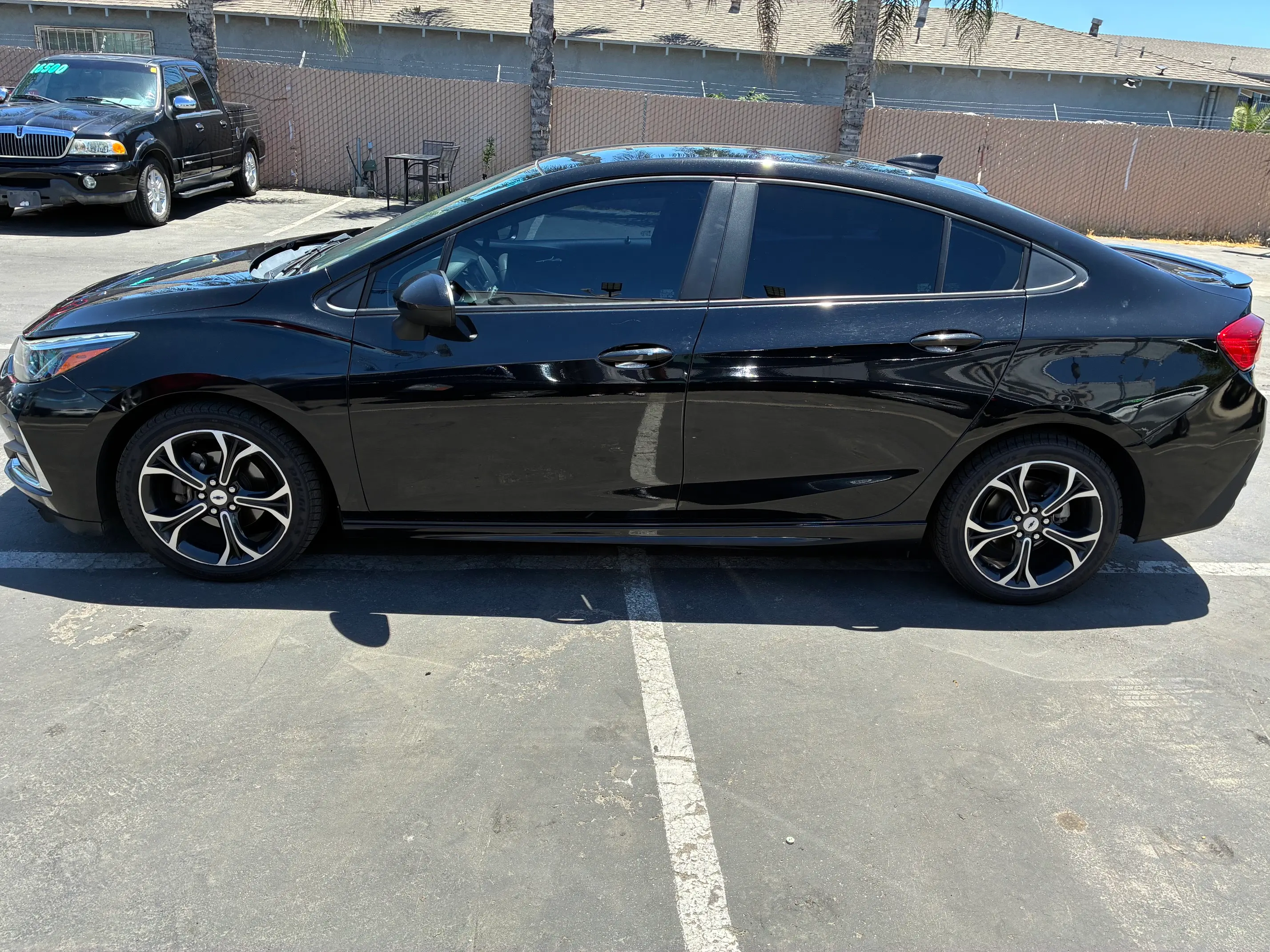 2019 Chevrolet Cruze 1LT Auto photo 5