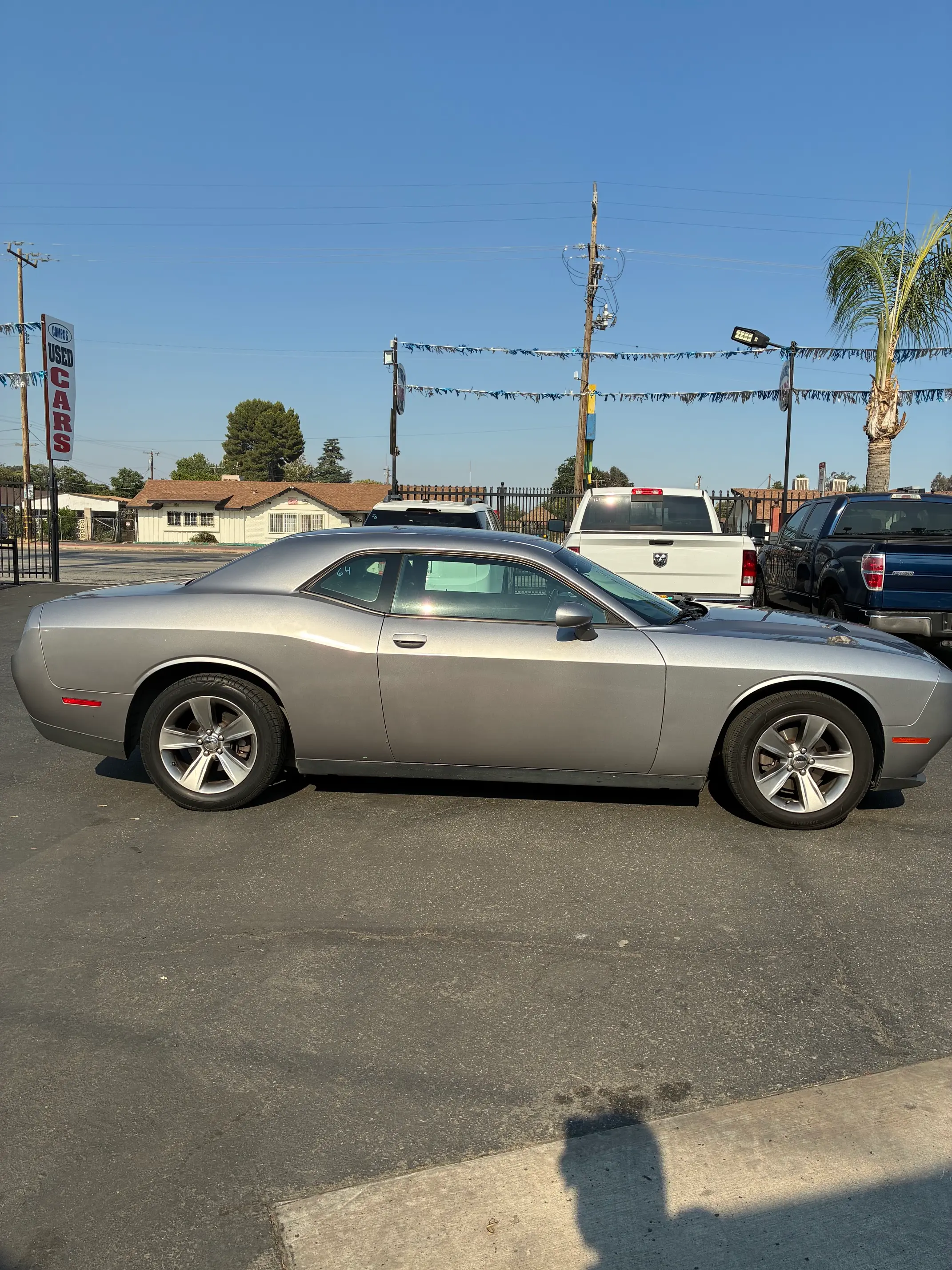 2016 Dodge Challenger SXT photo 4