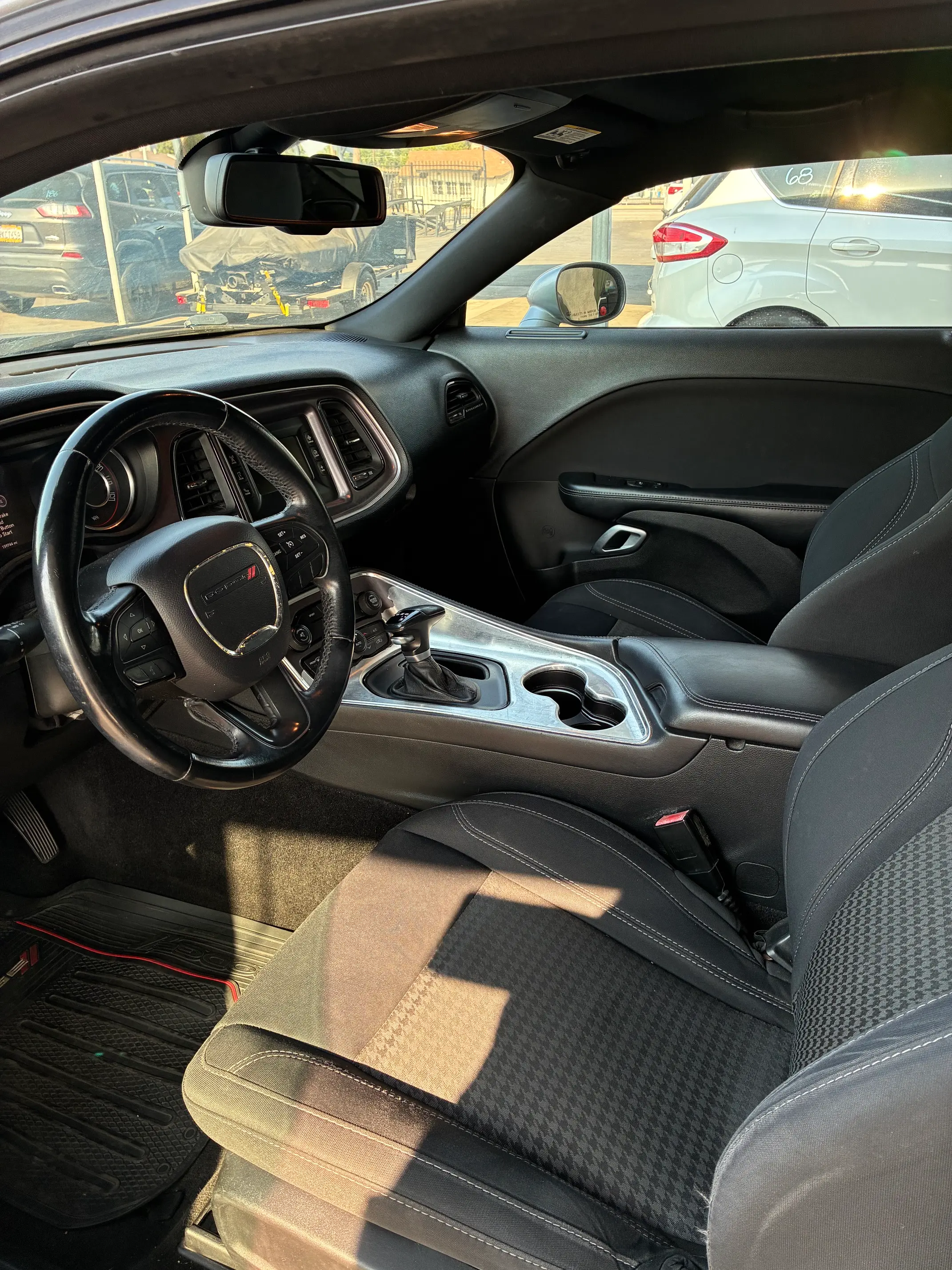2016 Dodge Challenger SXT photo 3