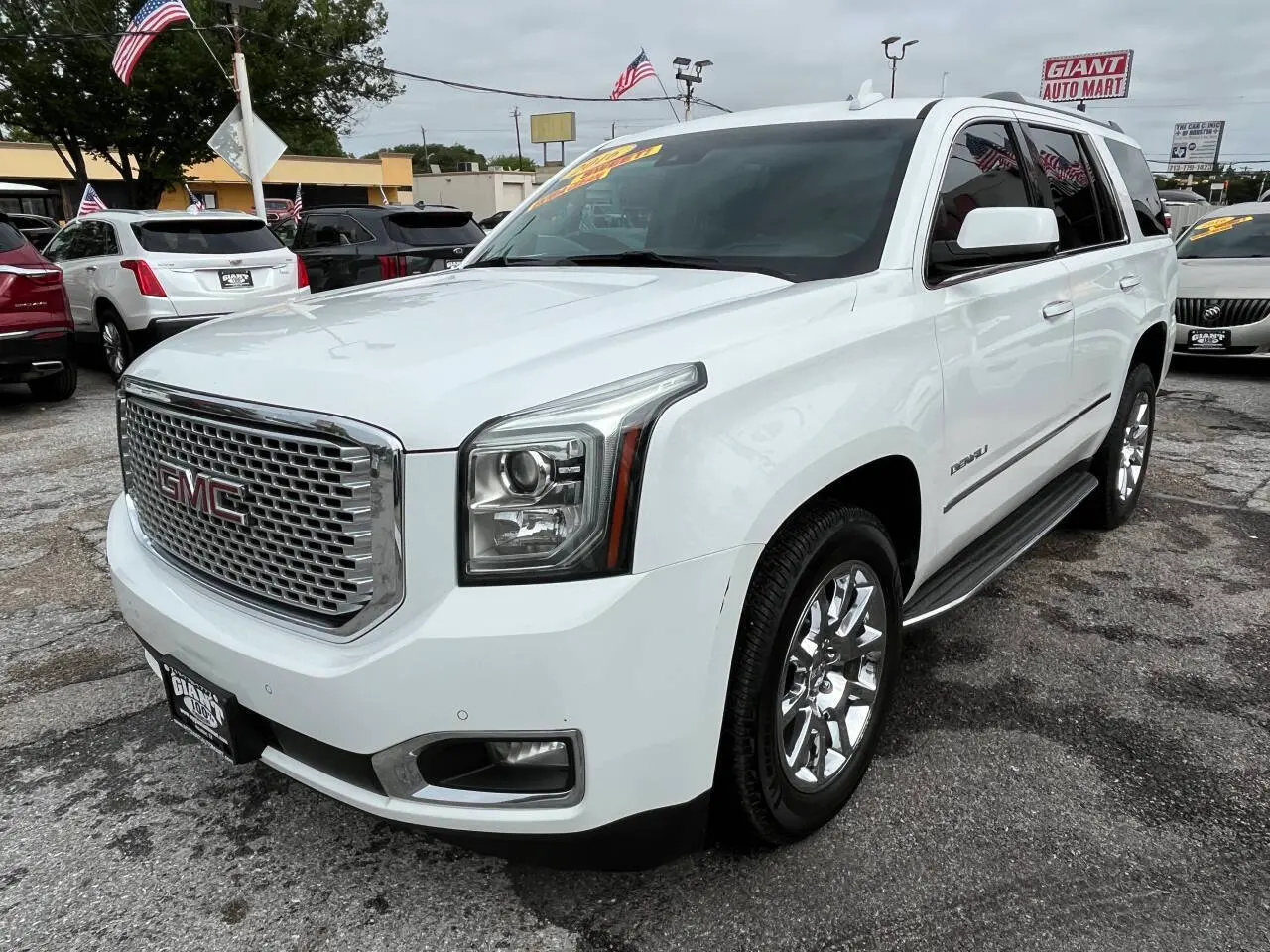 2016 GMC Yukon Denali 2WD 4dr SUV photo 3