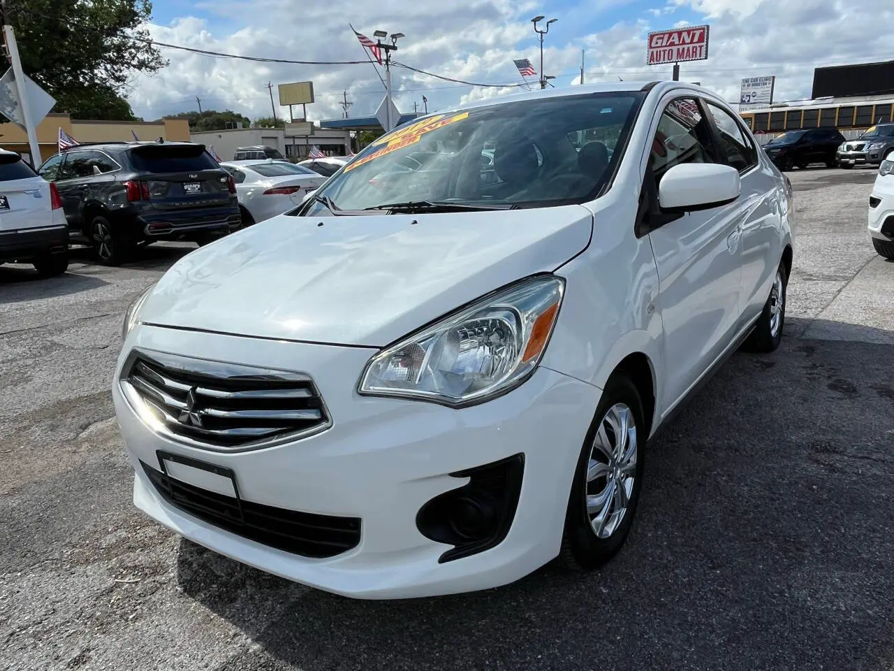 2019 Mitsubishi Mirage ES CVT photo 3