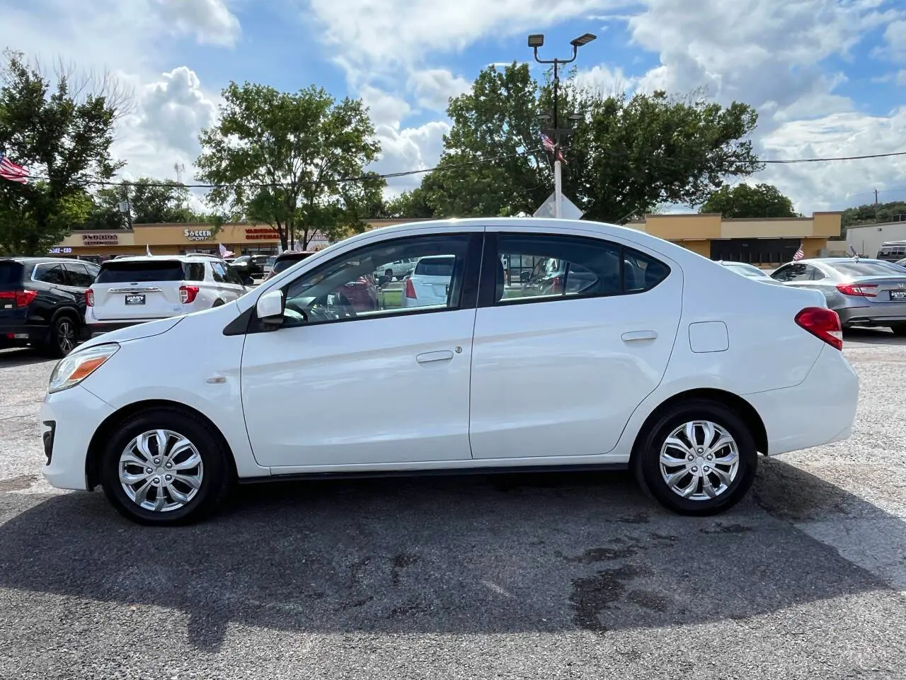 2019 Mitsubishi Mirage ES CVT photo 4