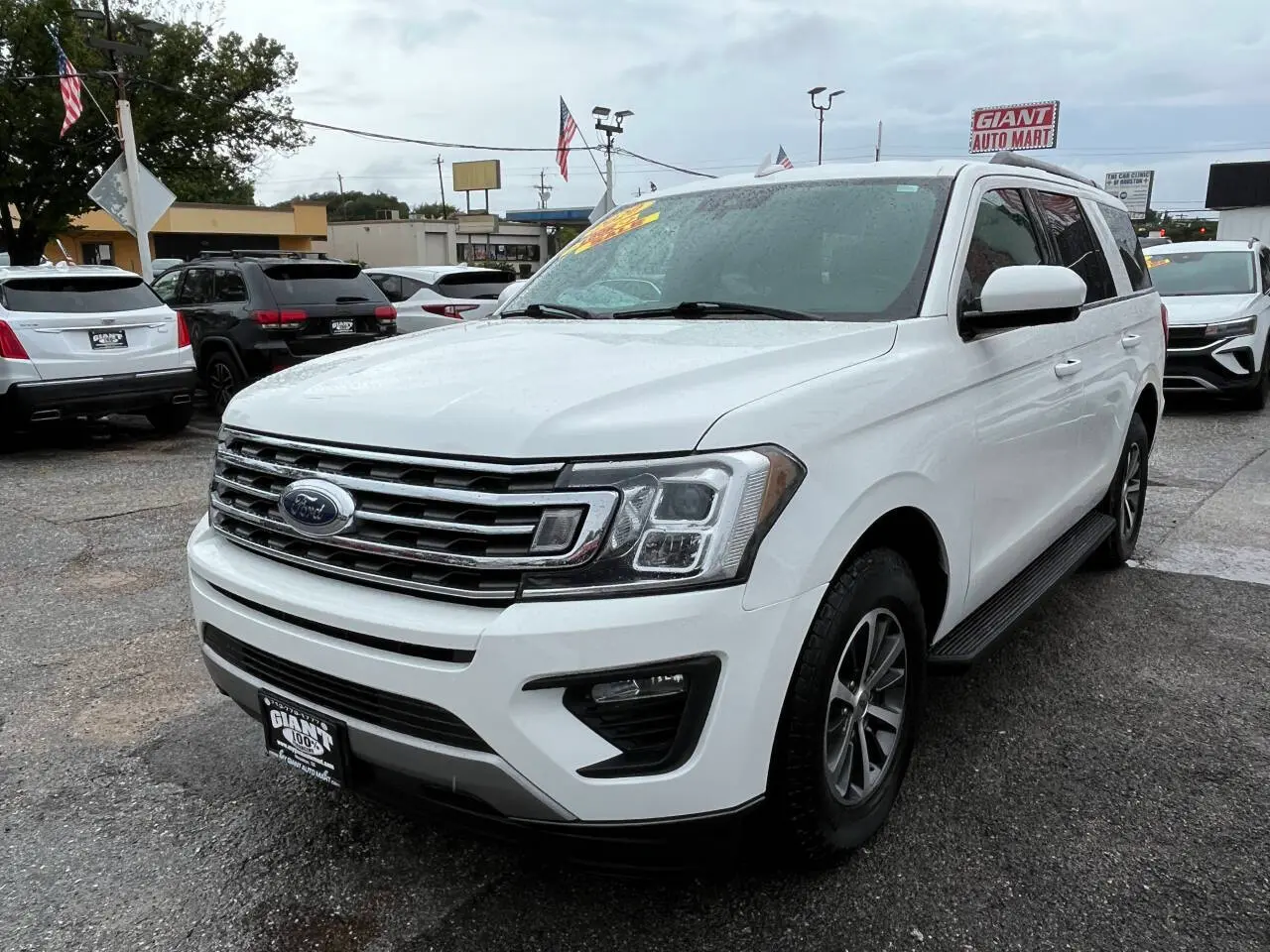 2020 Ford Expedition XLT photo 3