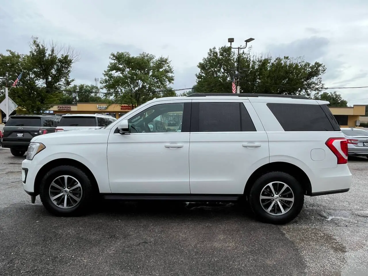 2020 Ford Expedition XLT photo 4