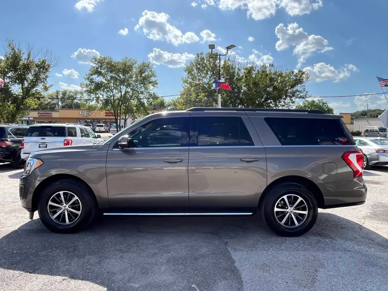 2019 Ford Expedition XLT MAX photo 3