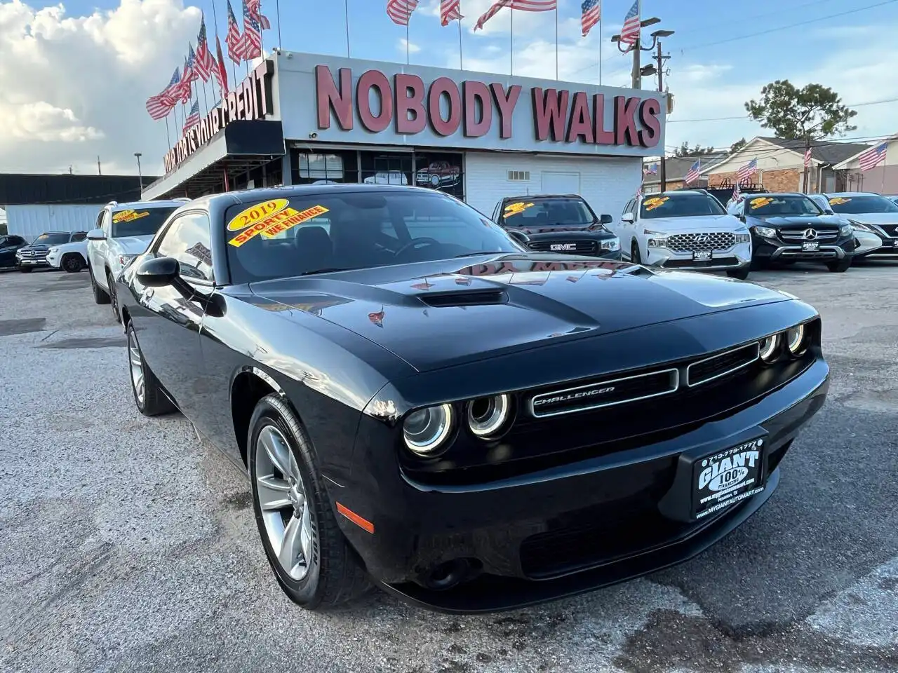 2019 Dodge Challenger SXT Auto's photo