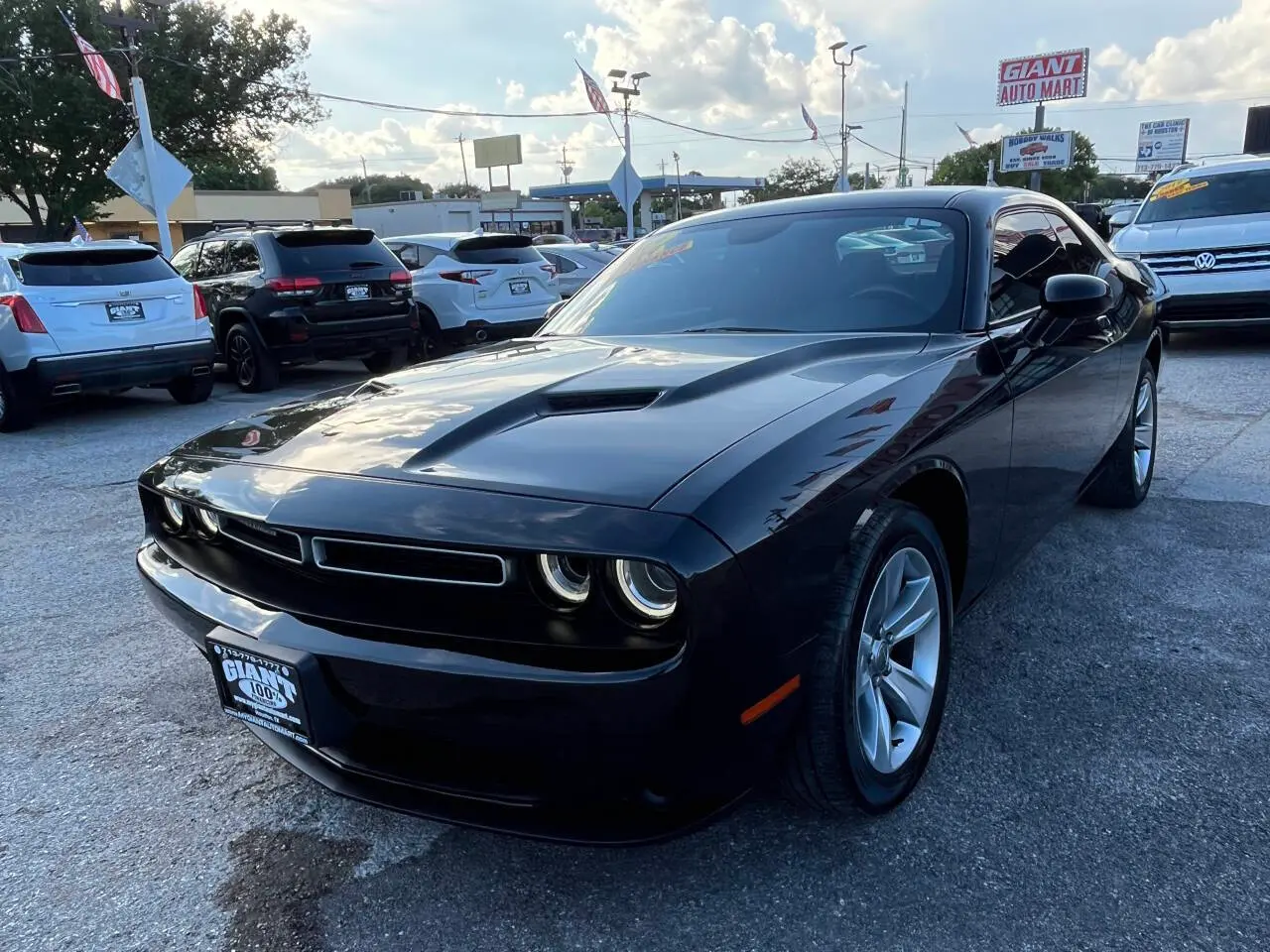 2019 Dodge Challenger SXT Auto photo 3