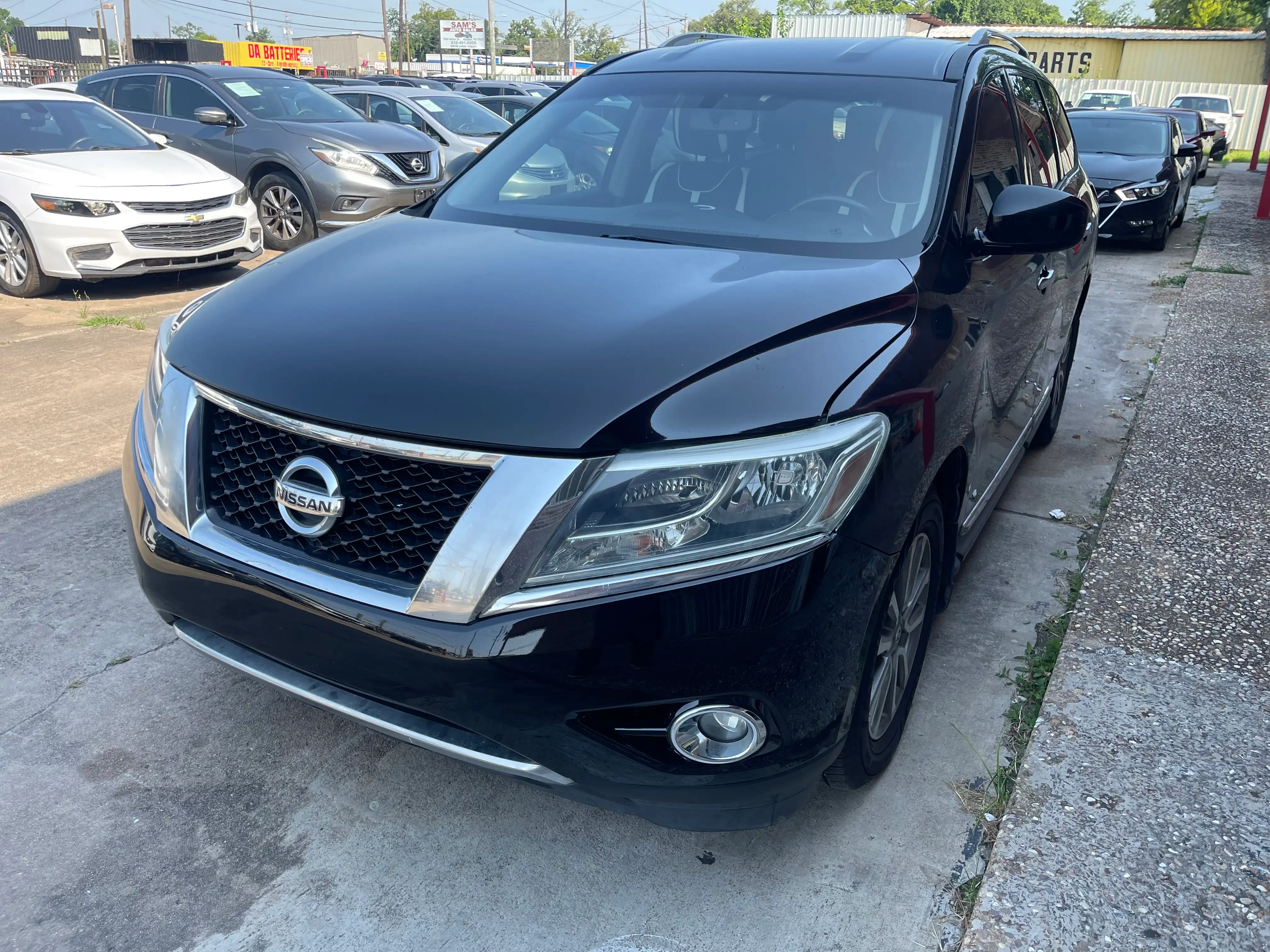2015 Nissan Pathfinder SL 2WD's photo