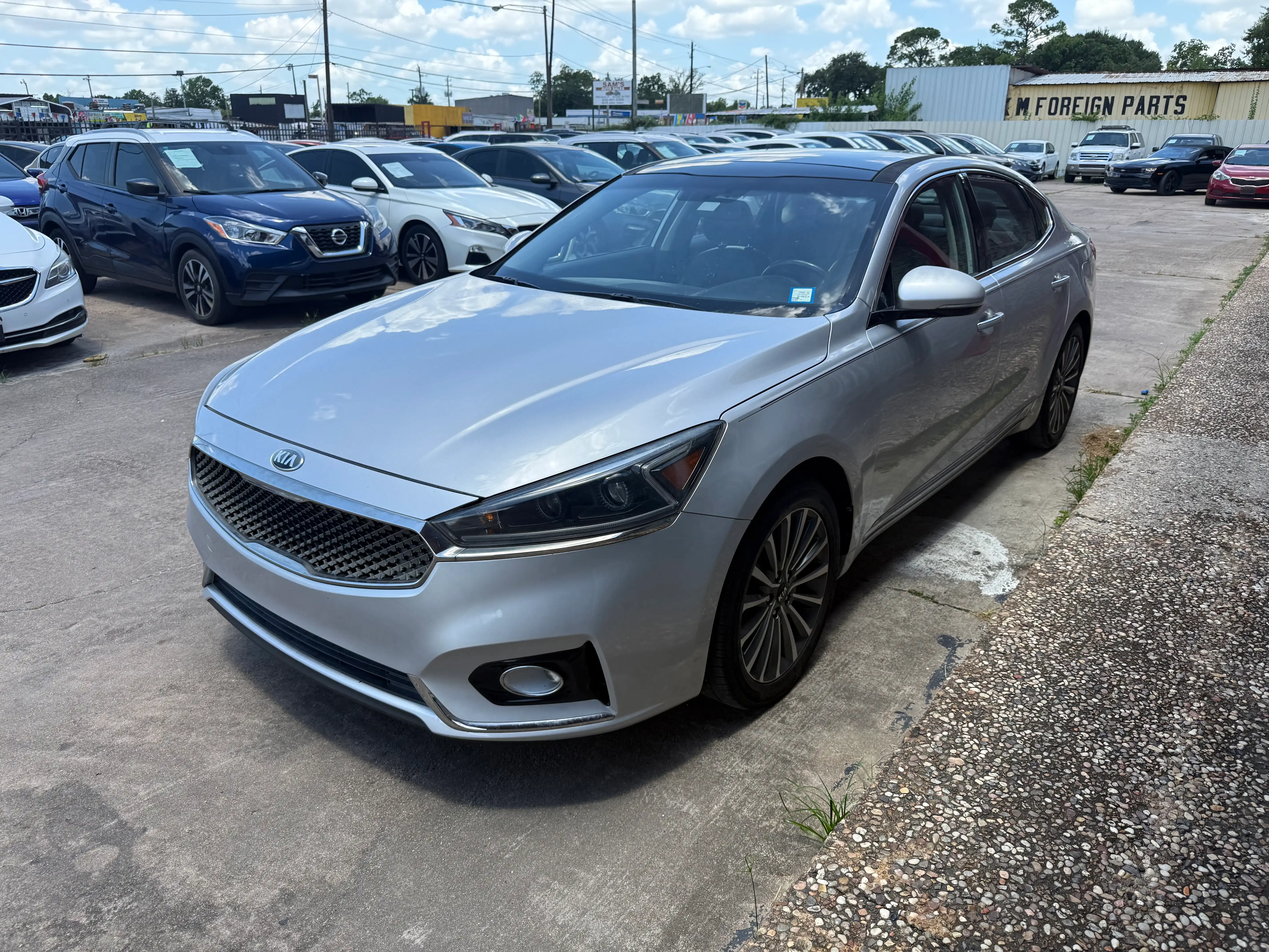 2017 Kia Cadenza Premium's photo