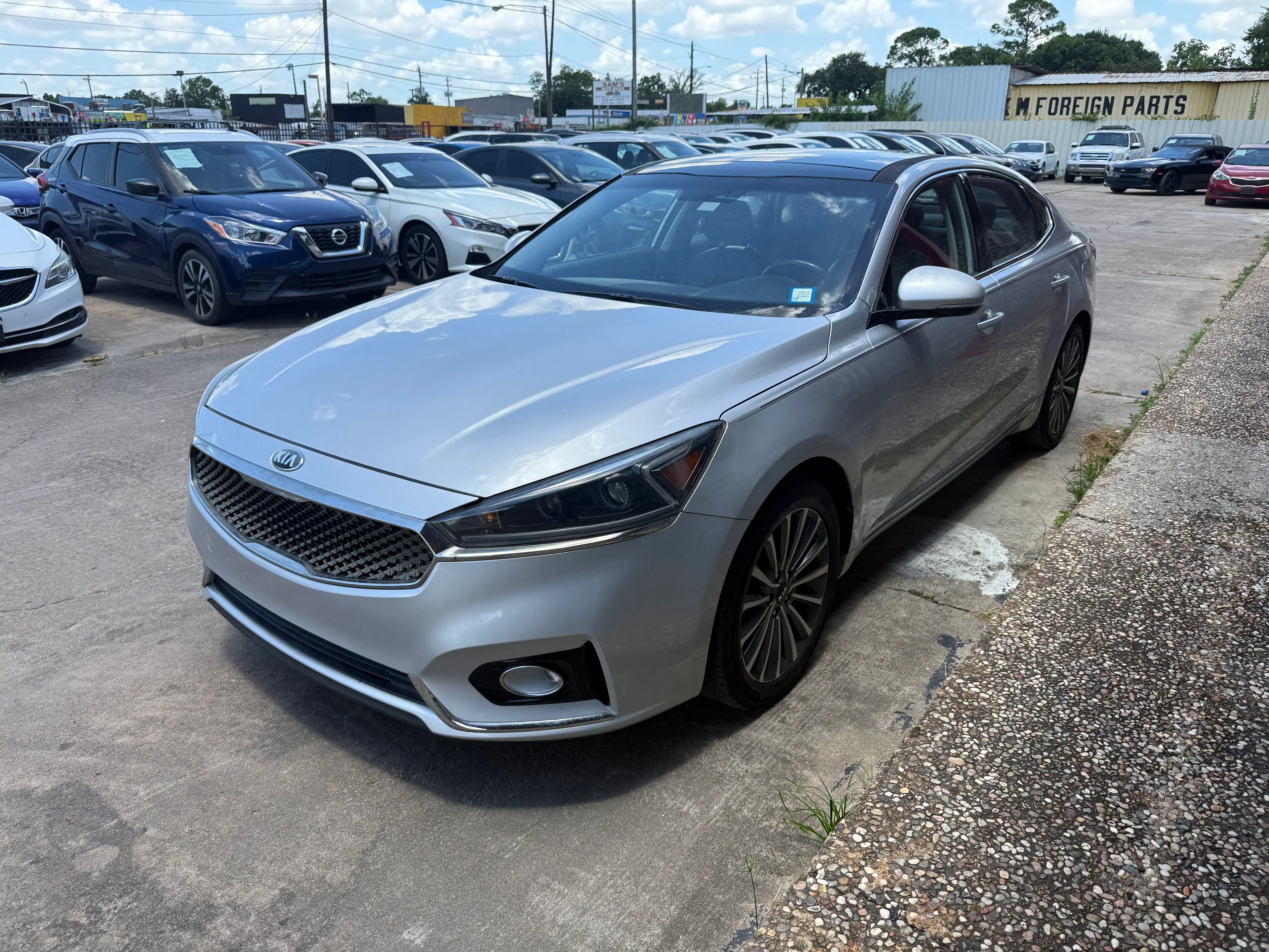 2017 Kia Cadenza Premium's photo