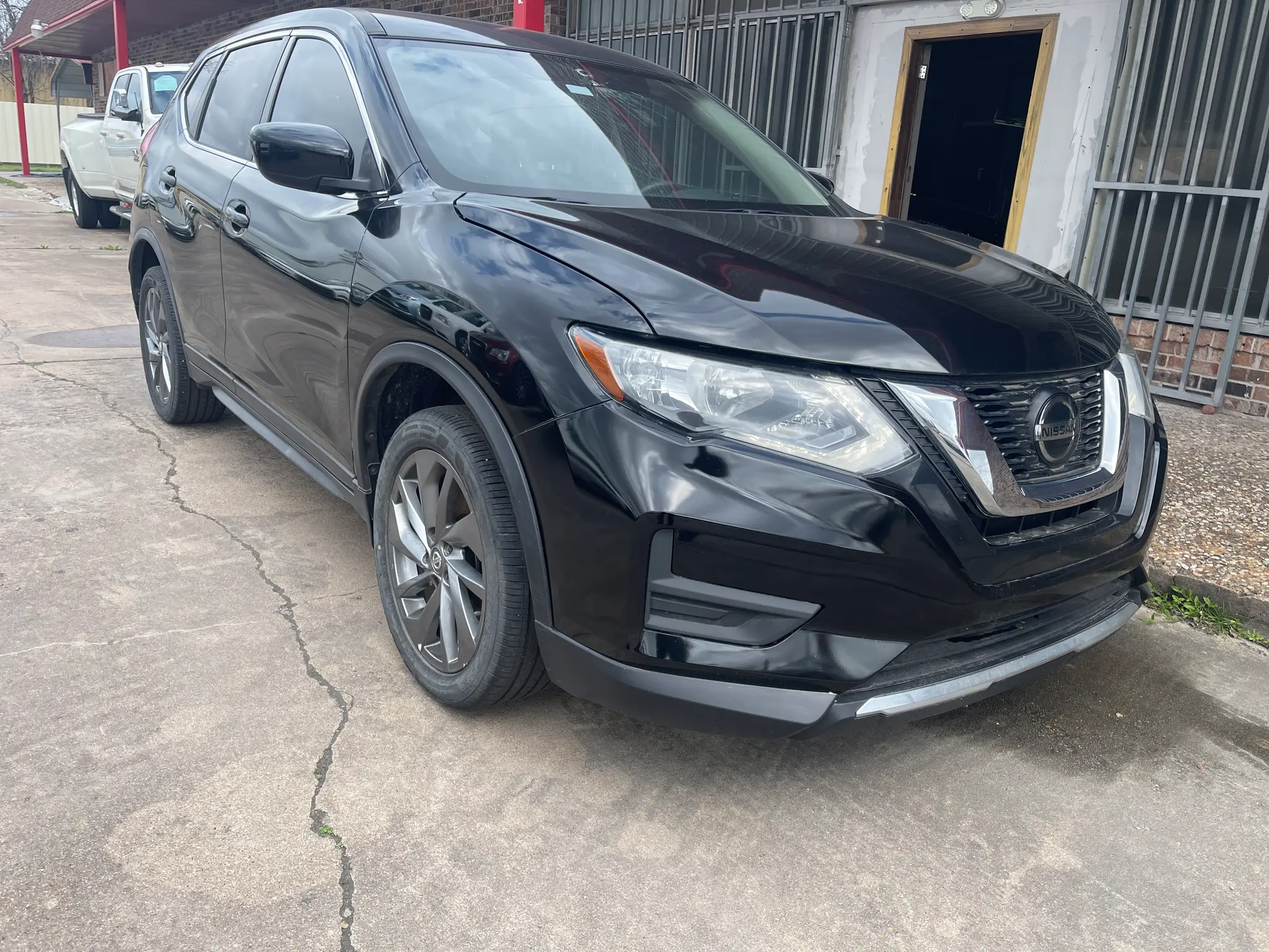 2017 Nissan Rogue S FWD photo 3