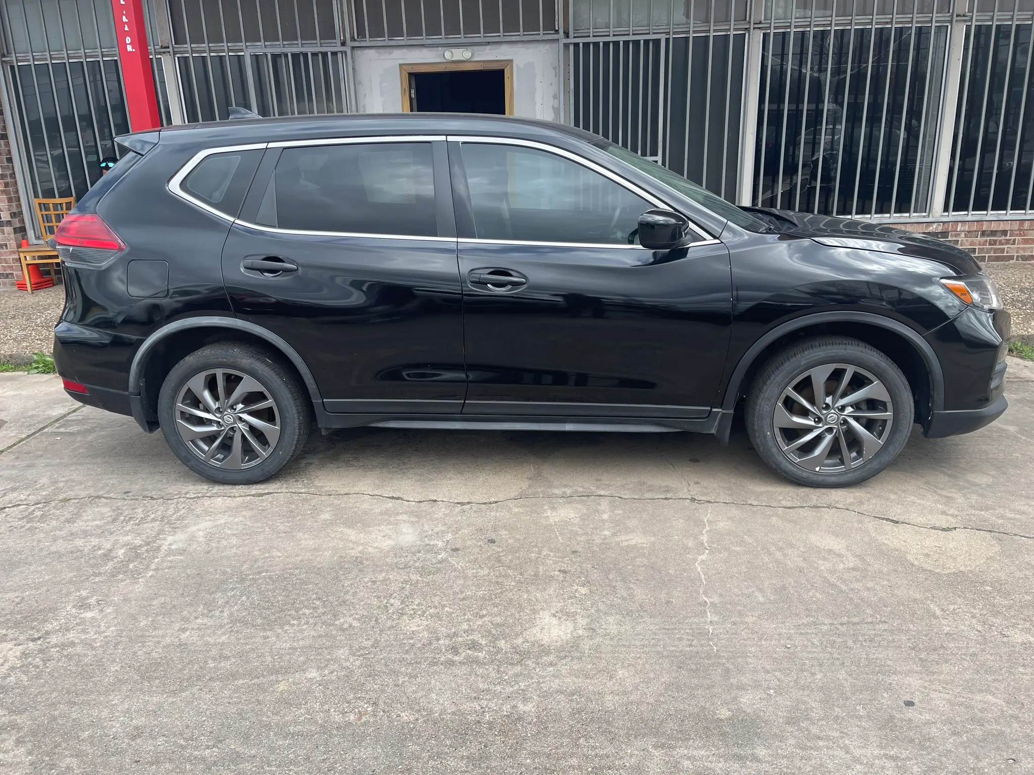 2017 Nissan Rogue S FWD photo 4