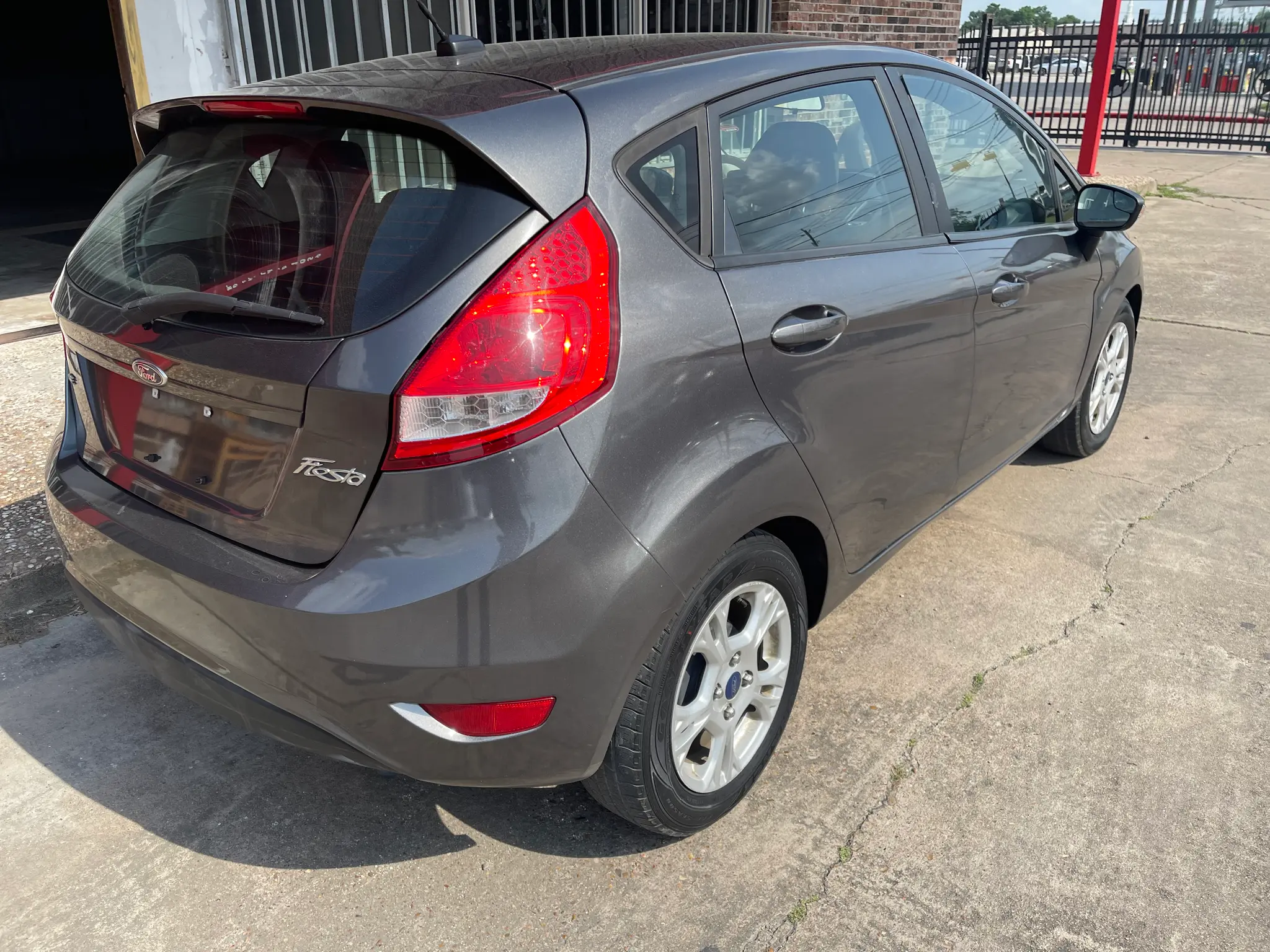 2015 Ford Fiesta SE Hatch photo 5