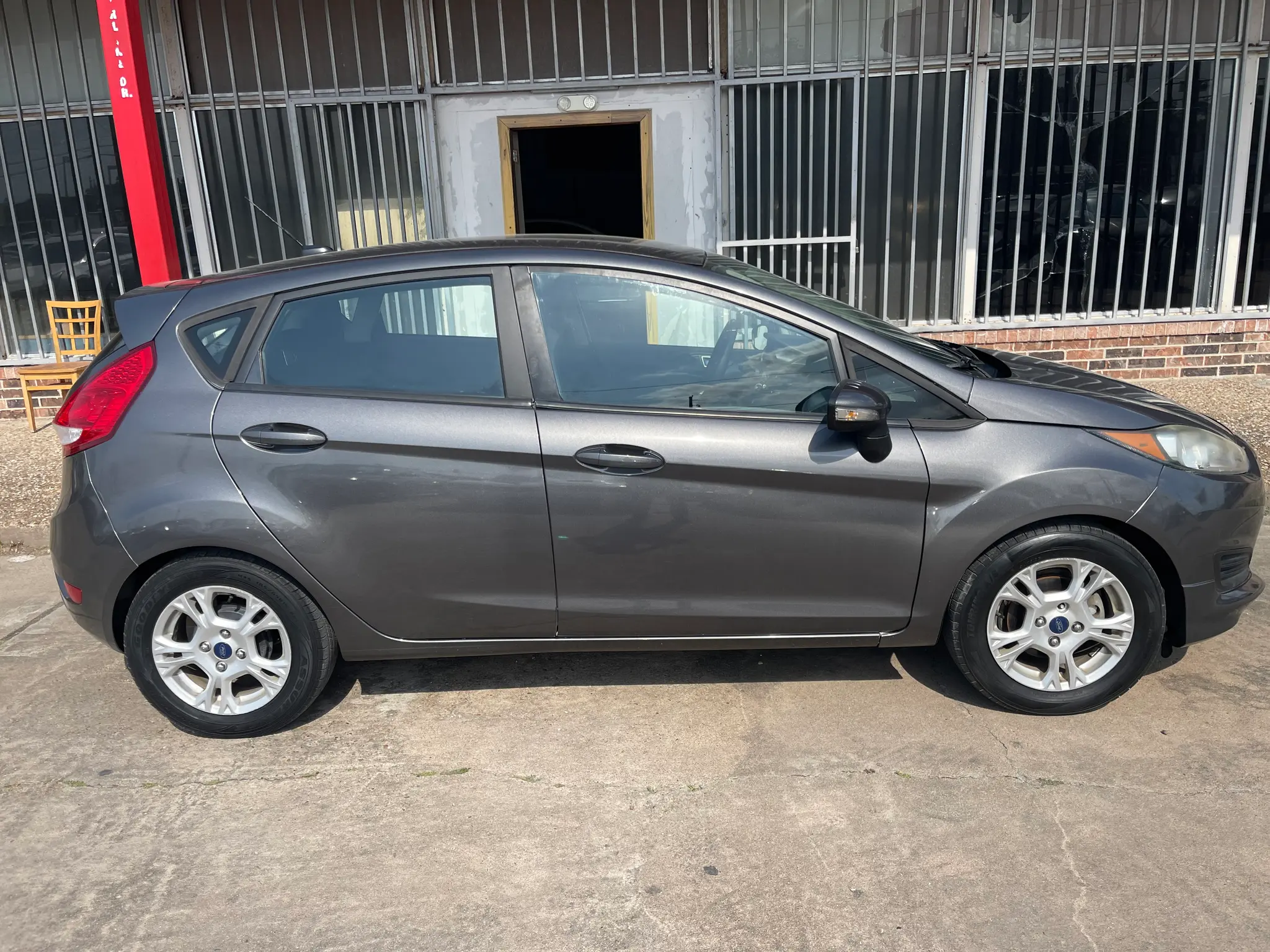 2015 Ford Fiesta SE Hatch photo 4