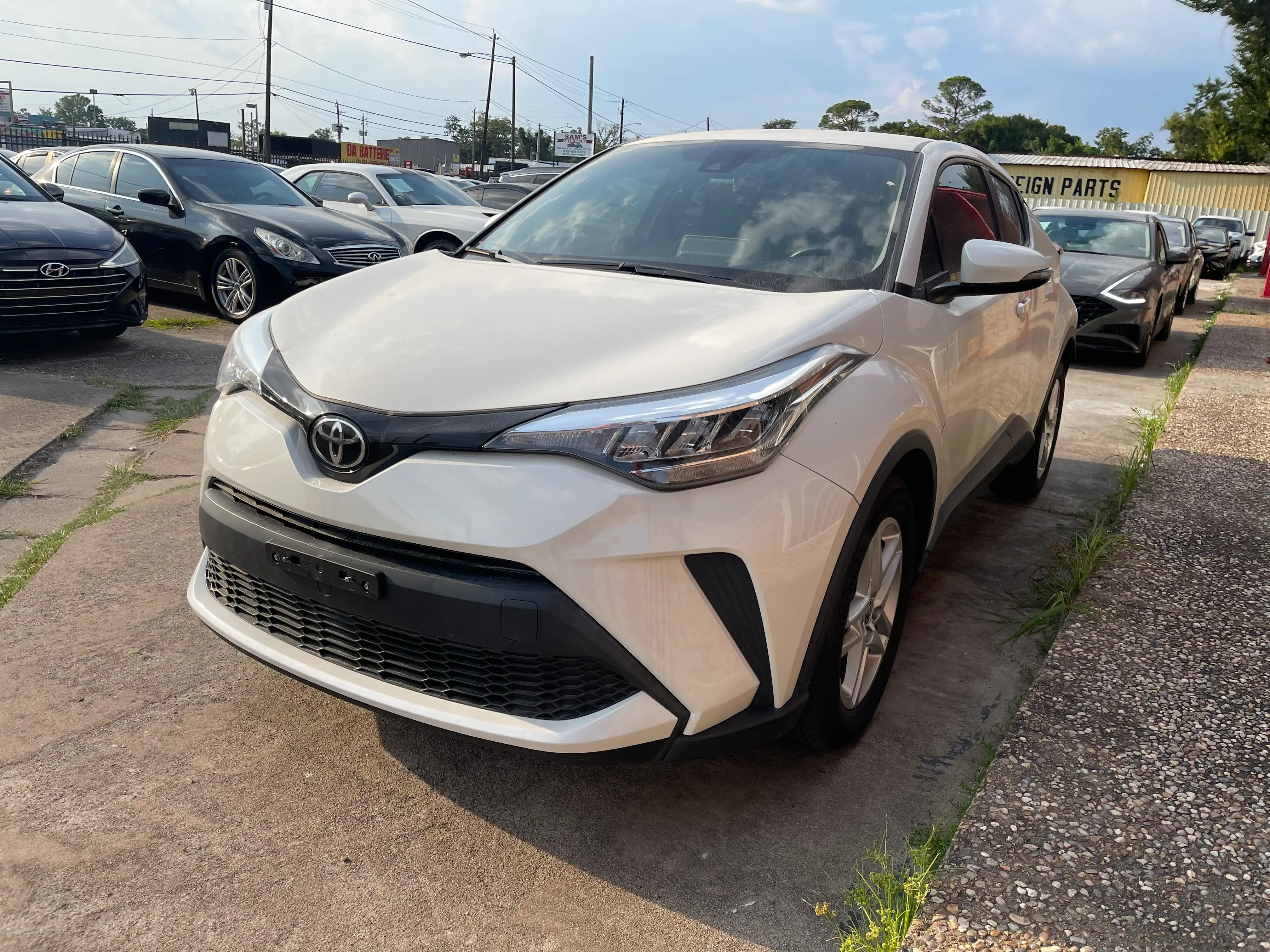 2021 Toyota C-HR LE's photo