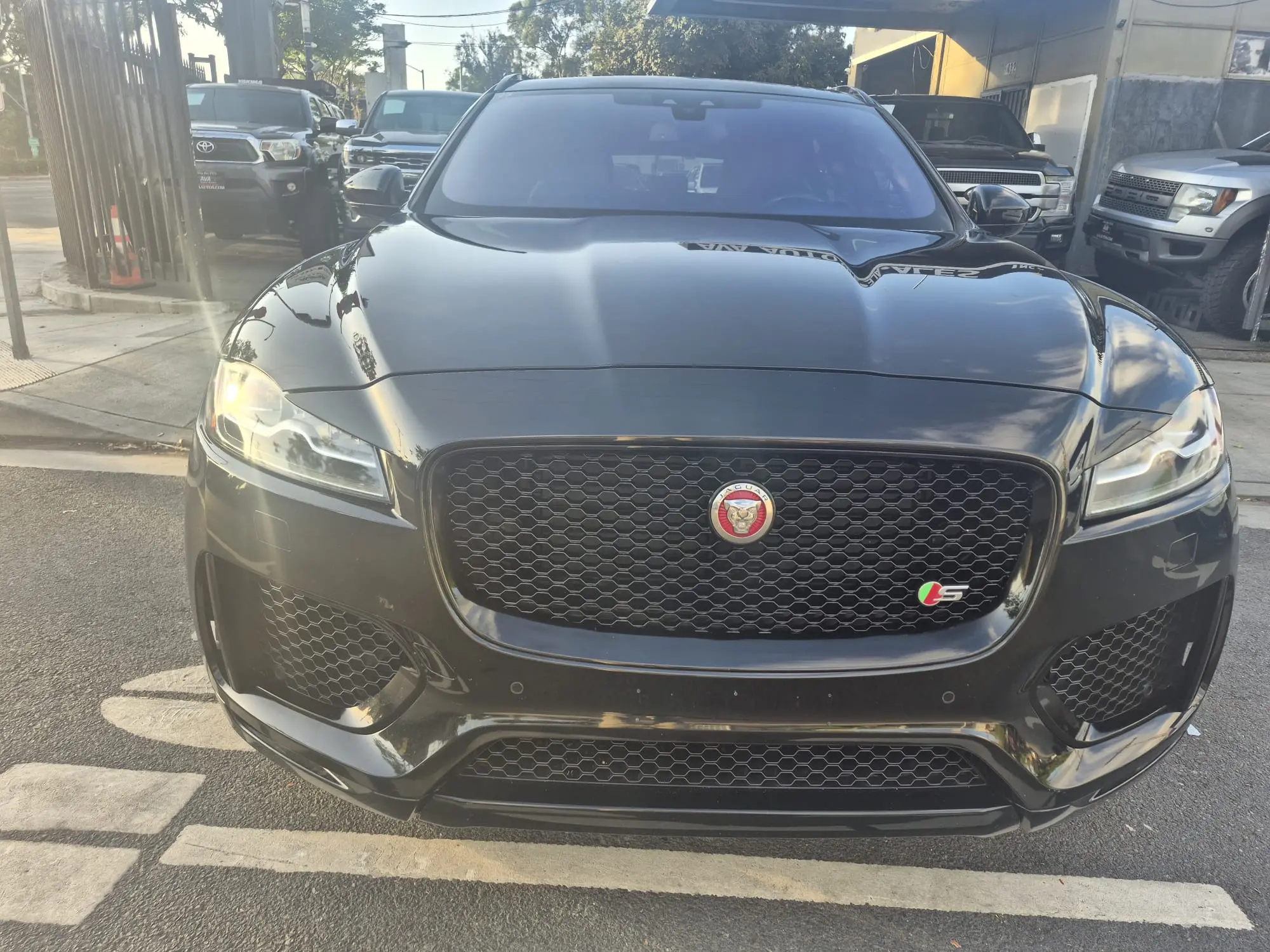 2017 Jaguar F-PACE S AWD photo 3