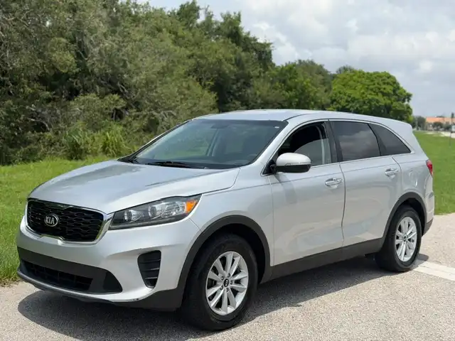 2019 Kia Sorento LX AT's photo