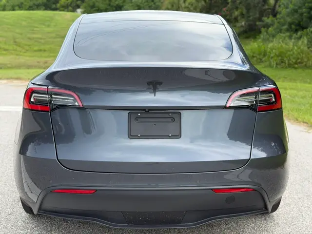 2021 Tesla Model Y Standard Range photo 4
