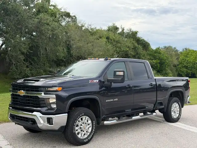 2024 Chevrolet Silverado HD LT 4WD Crew Cab Standard Box's photo