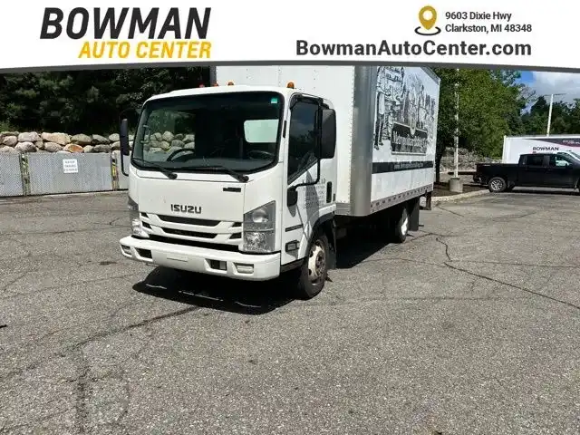2022 Isuzu NPR-HD's photo