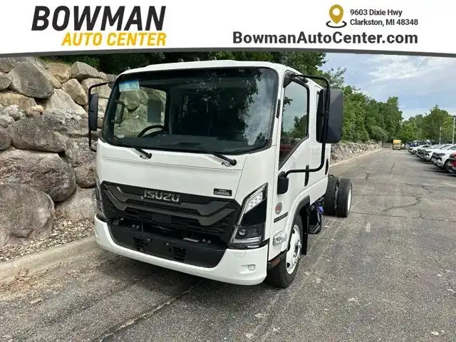 2025 Isuzu NPR's photo