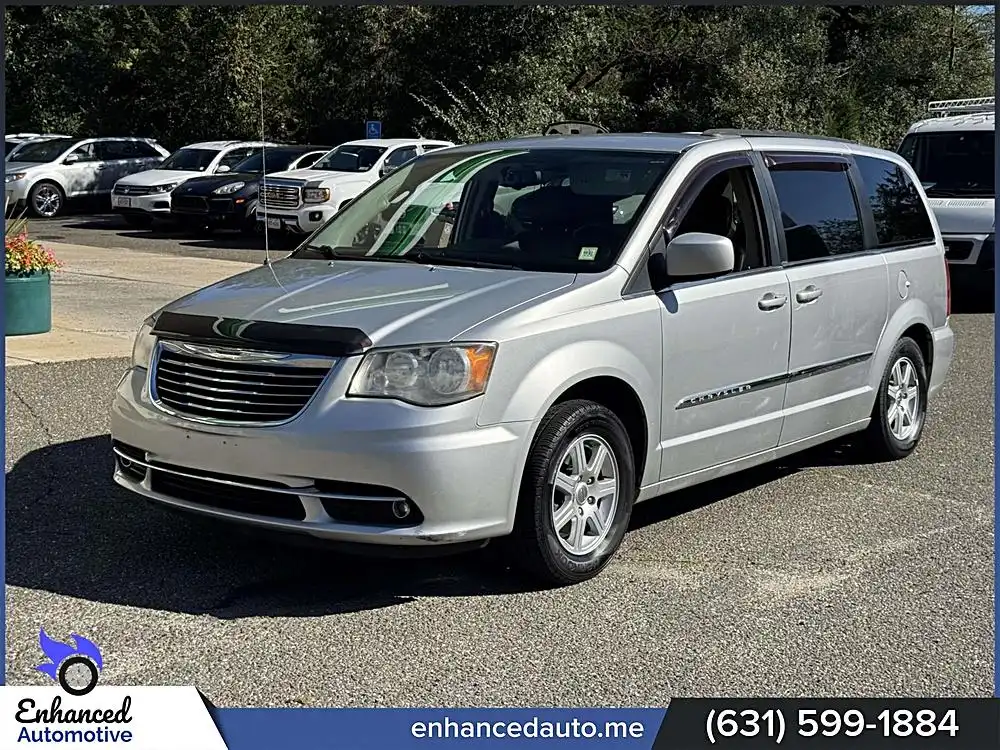 2012 Chrysler Town & Country Touring's photo