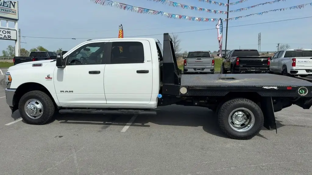 2024 RAM 3500 SLT 4X4 Crew Cab photo 4