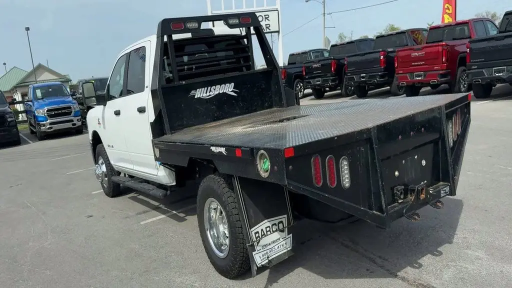 2024 RAM 3500 SLT 4X4 Crew Cab photo 5
