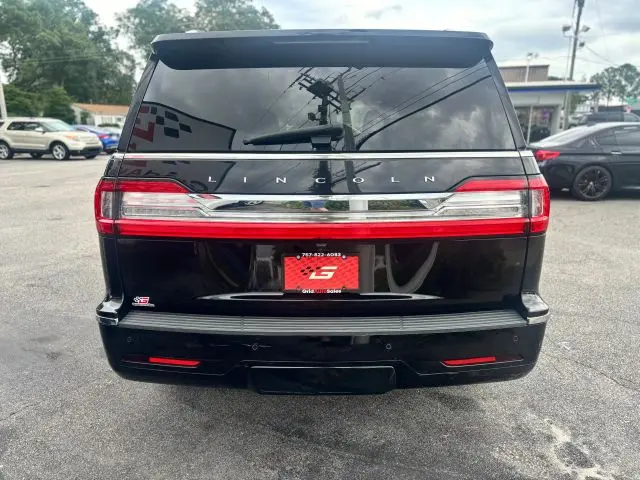 2019 Lincoln Navigator Select photo 4