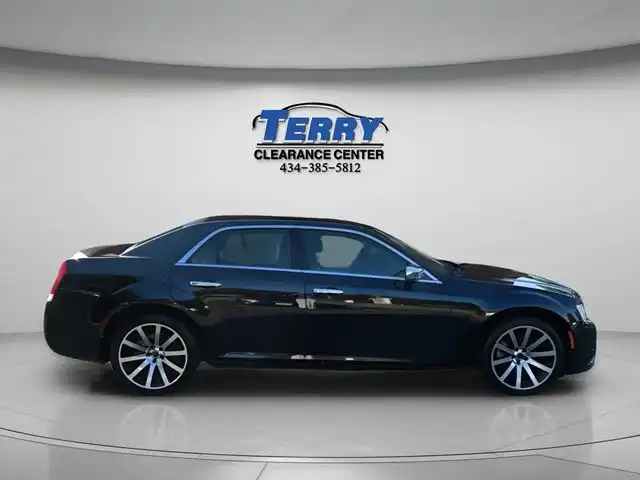 2019 Chrysler 300 Limited's photo