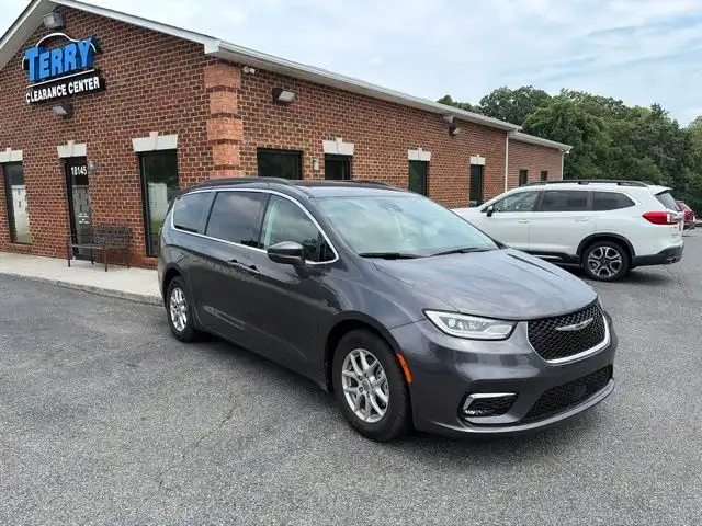 2022 Chrysler Pacifica Touring L's photo