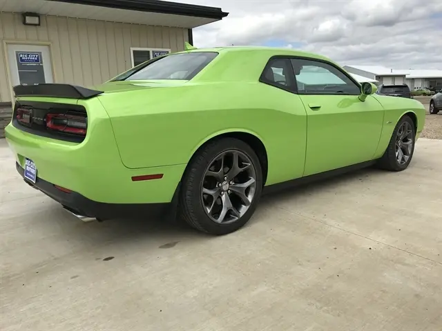 2015 Dodge Challenger R/T Plus photo 4