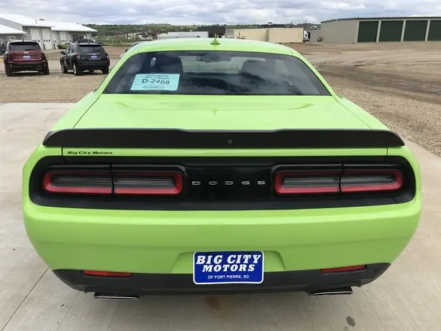 2015 Dodge Challenger R/T Plus photo 5