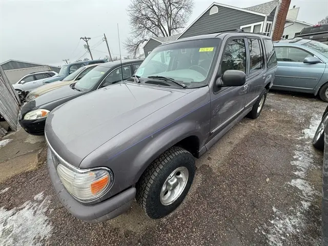 2000 Ford Explorer XLS 4X4 photo 4