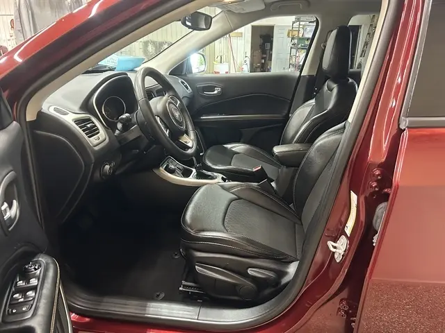 2021 Jeep Compass Latitude 4X4 photo 3