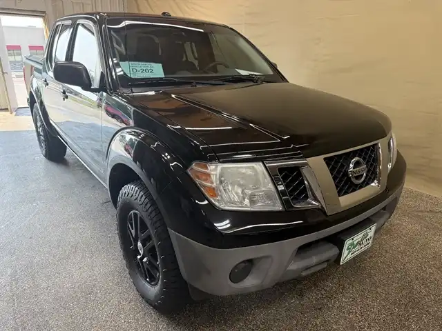 2018 Nissan Frontier 4.0 SV Crew Cab 4X4 AT SWB's photo