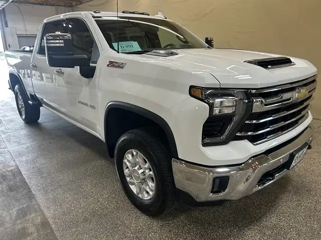 2021 Chevrolet Silverado HD LT 4WD Crew Cab Long Box's photo