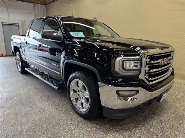 2017 GMC Sierra 4WD Crew Cab Short Box SLT's photo