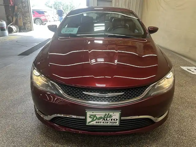 2017 Chrysler 200 Limited Platinum's photo