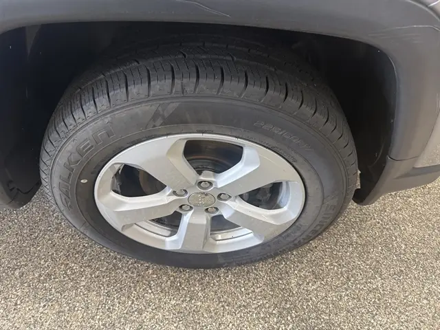 2018 Jeep Compass Latitude 4WD photo 3