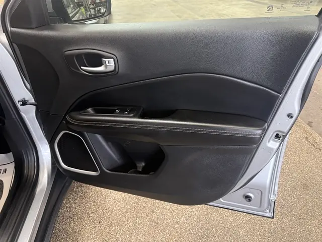 2018 Jeep Compass Latitude 4WD photo 5