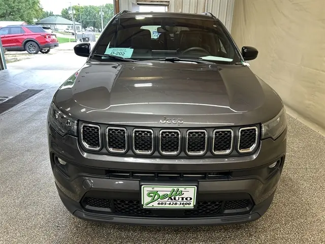 2024 Jeep Compass Latitude 4WD photo 3