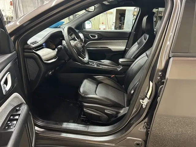 2024 Jeep Compass Latitude 4WD photo 5