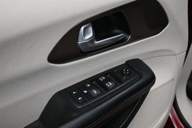 2018 Chrysler Pacifica Touring Plus photo 5