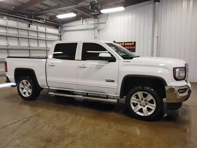 2016 GMC Sierra SLE 2WD Crew Cab Standard Box's photo