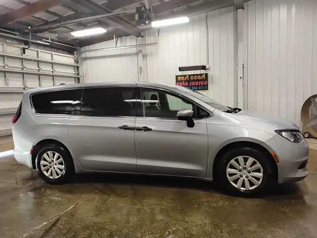 2020 Chrysler Voyager L's photo